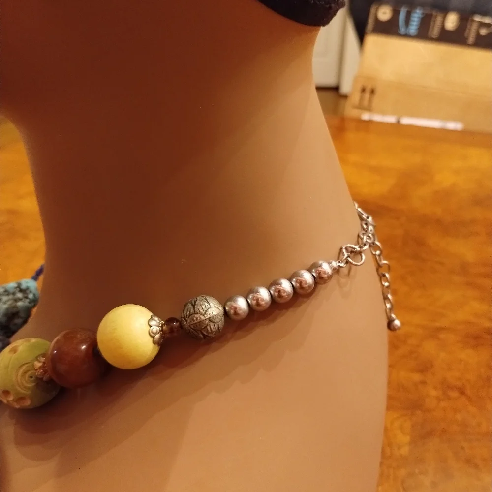 SAVE Pre-Owned Costume Multicolored Beaded Necklace - Picture 5 of 8